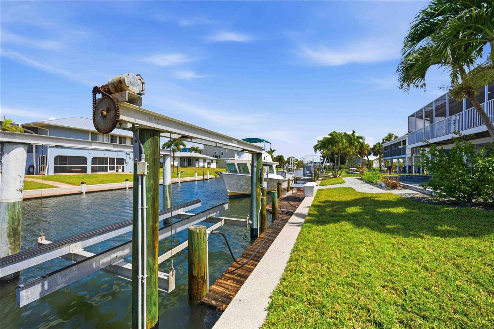10460 MARION STREET, Englewood, FL 34224 First 7500lb boat lift