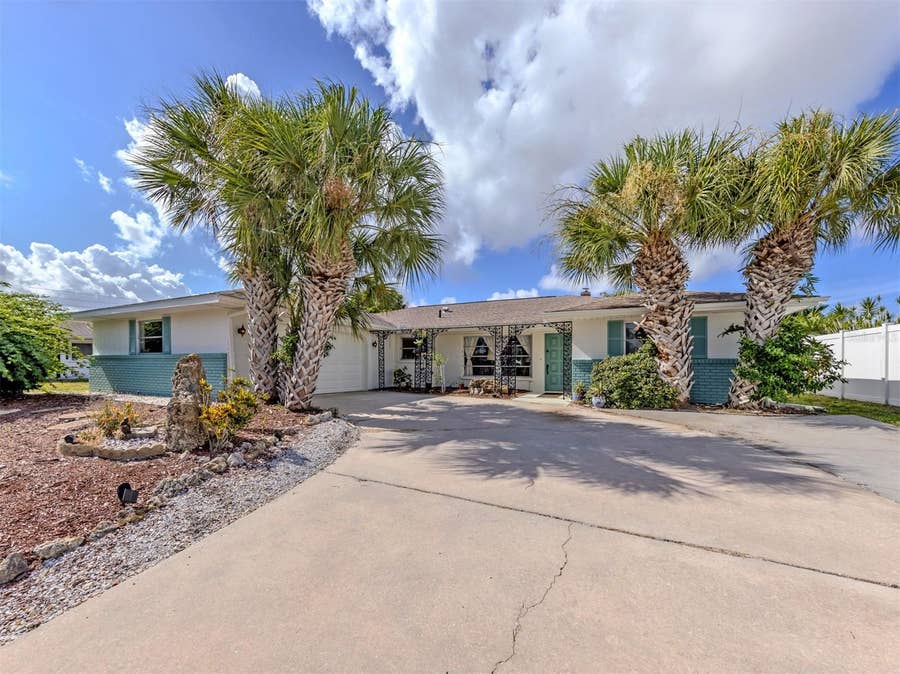 Property photo for 1480 LAKESIDE DRIVE, Venice, FL