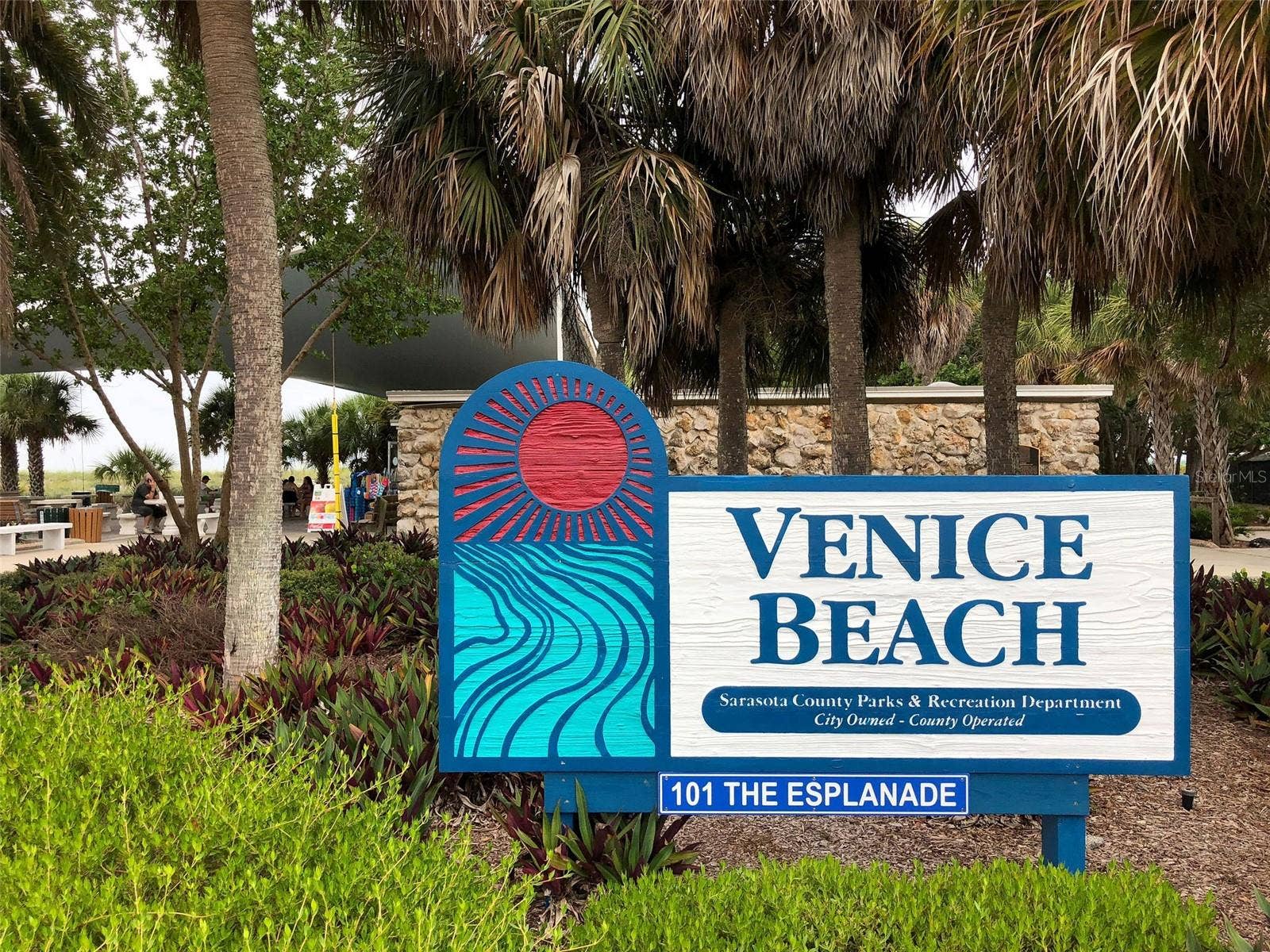 If you like beaches, you've found your happy place - 5 beaches within 20 minutes.  All with free parking and some with concession stands.