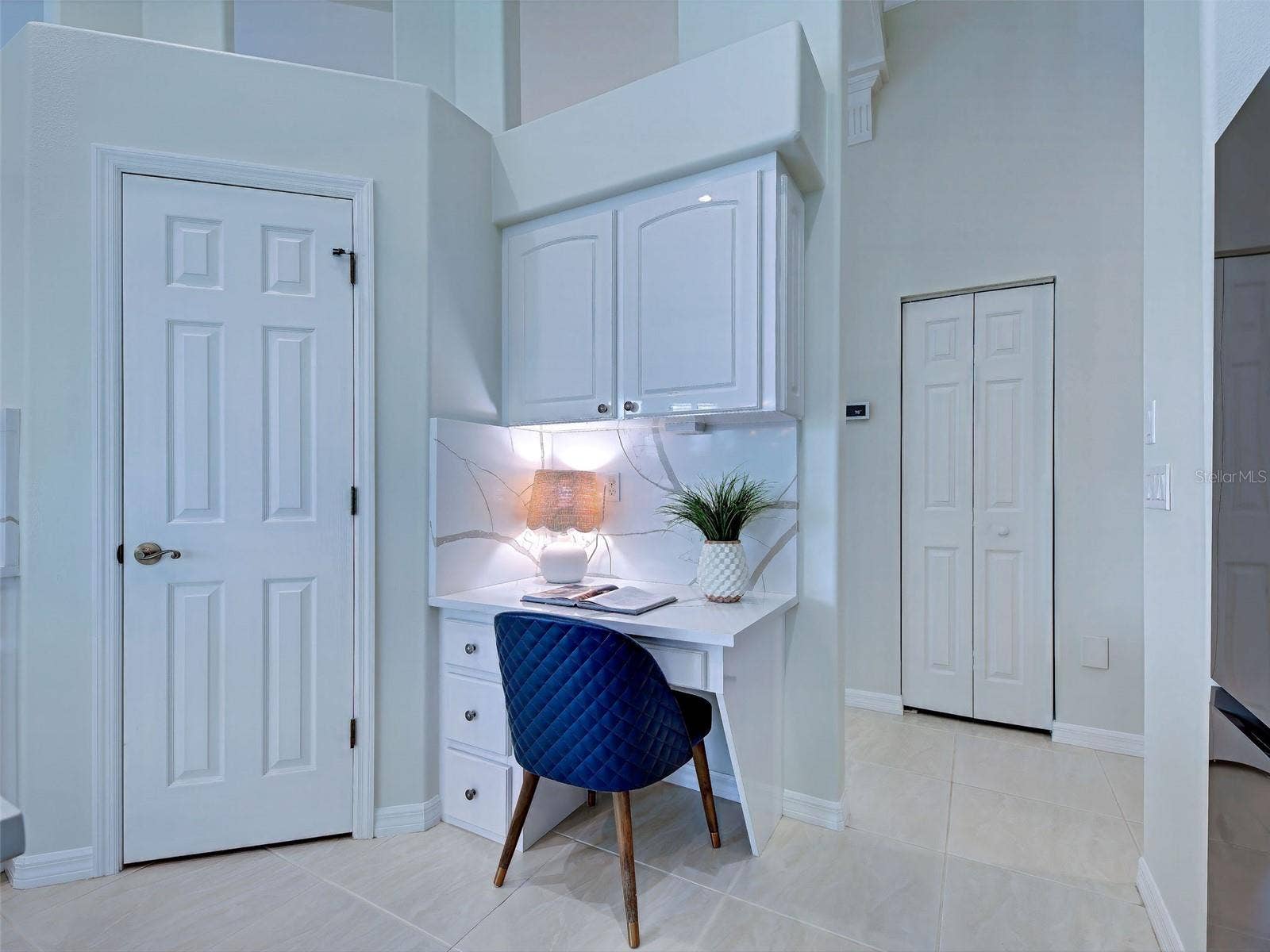 Cozy kitchen spot and large pantry.