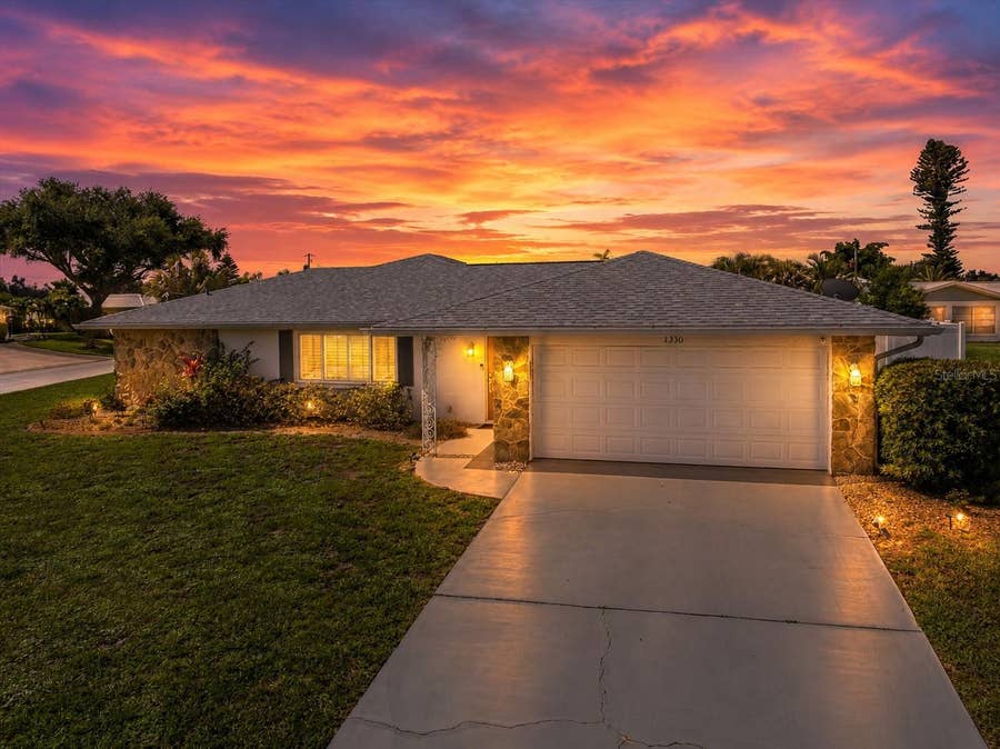 Property photo for 1330 CAMBRIDGE DRIVE, Venice, FL