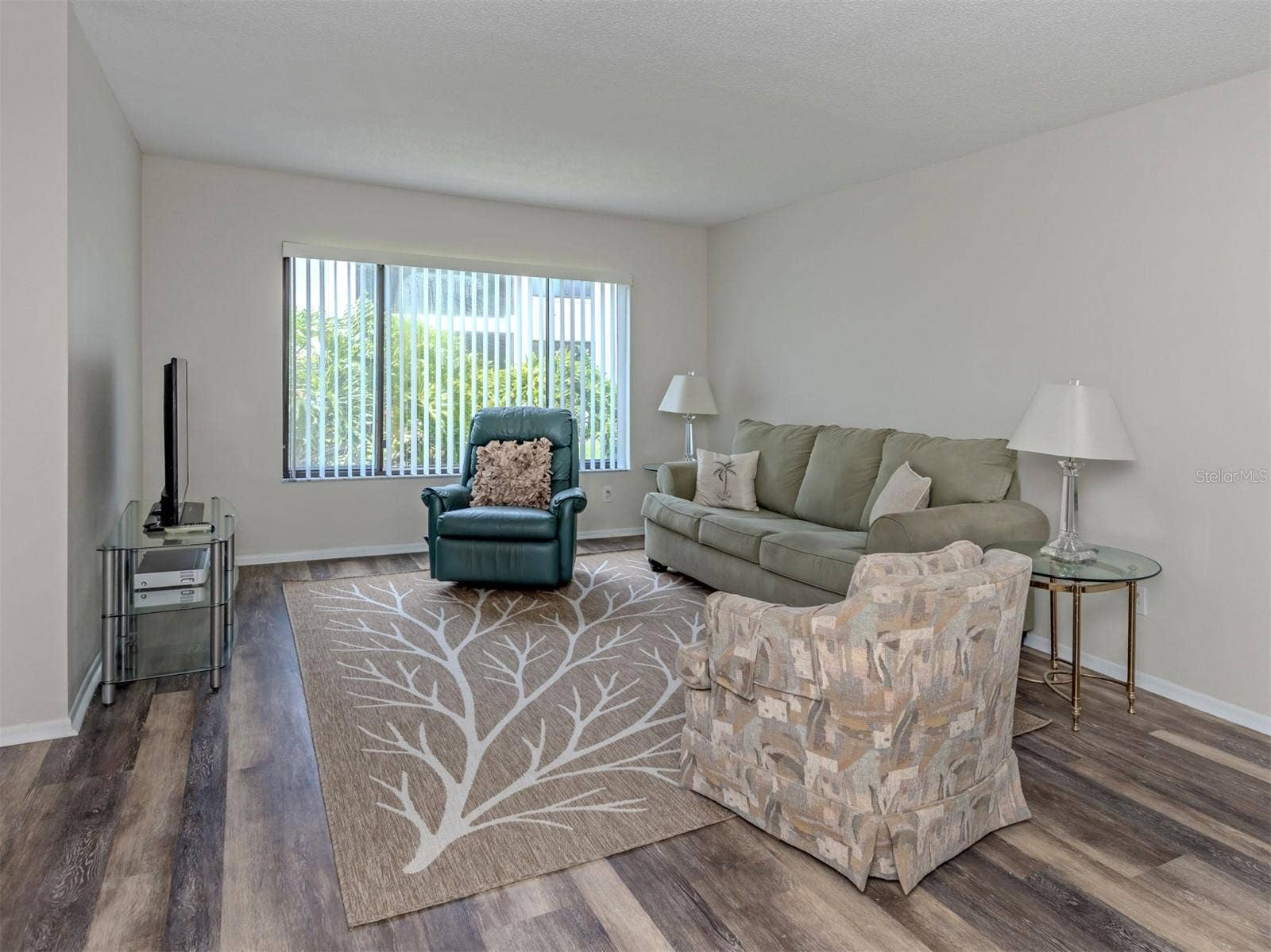 808 CAPRI ISLES BLVD, #111, Venice, FL 34292 Living room