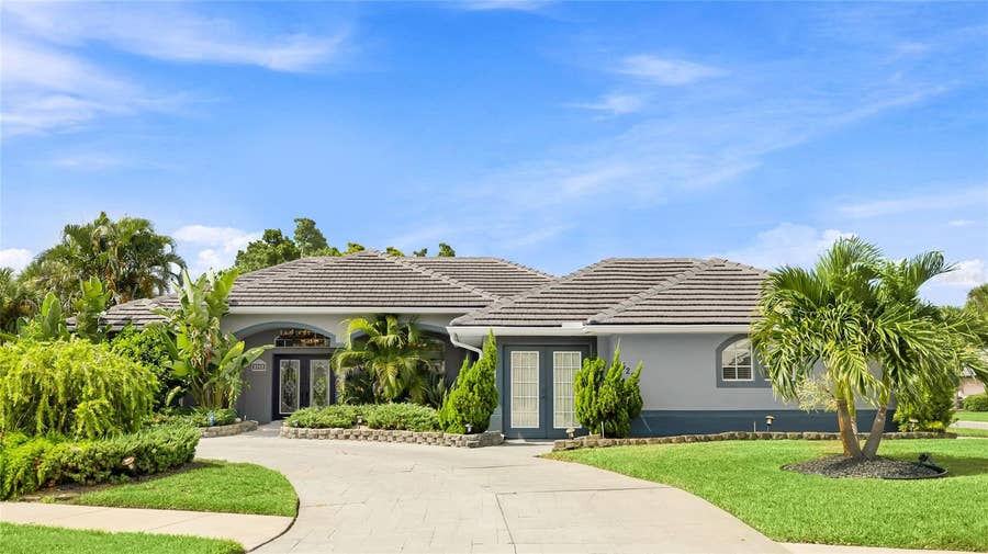 Property photo for 528 LAUREL CHERRY LANE, Venice, FL
