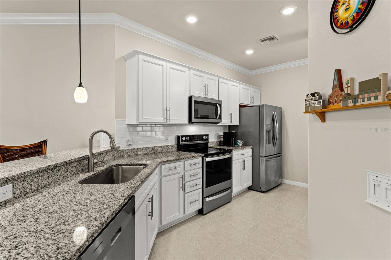 Granite counters - single bowl sink
