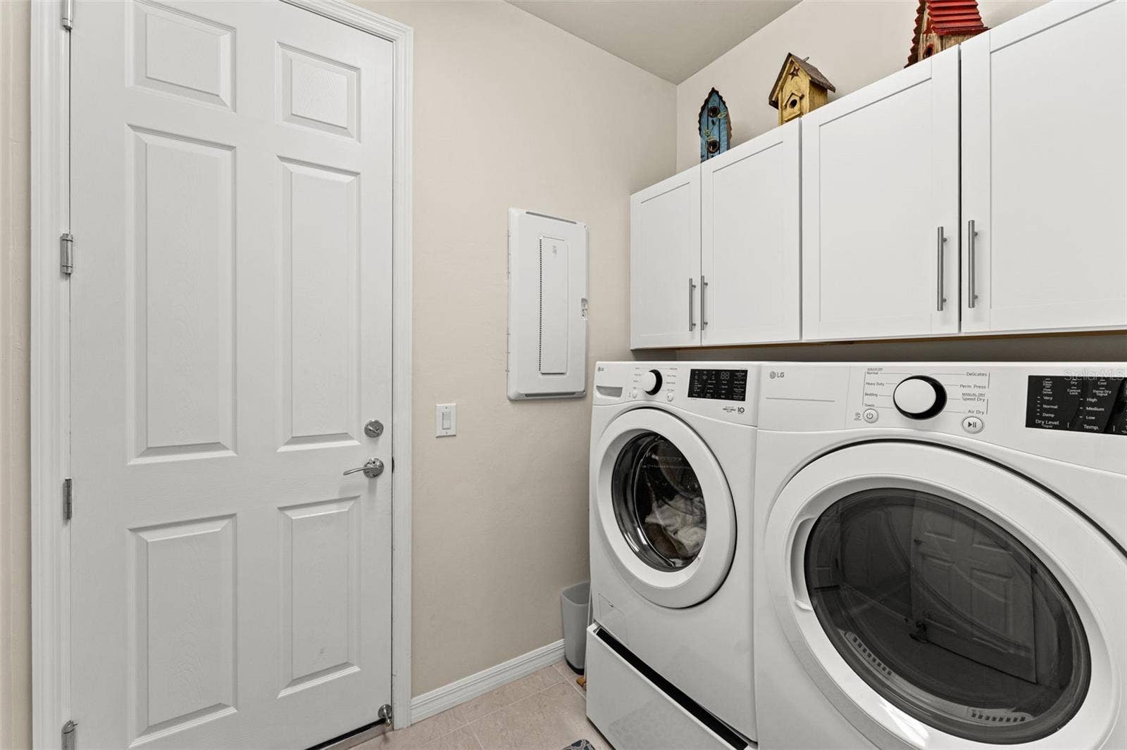 Laundry room with door to garage