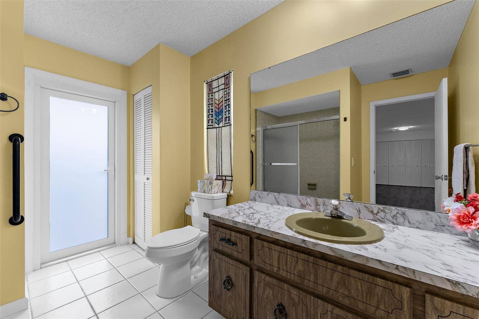 2nd bathroom with tub/shower
