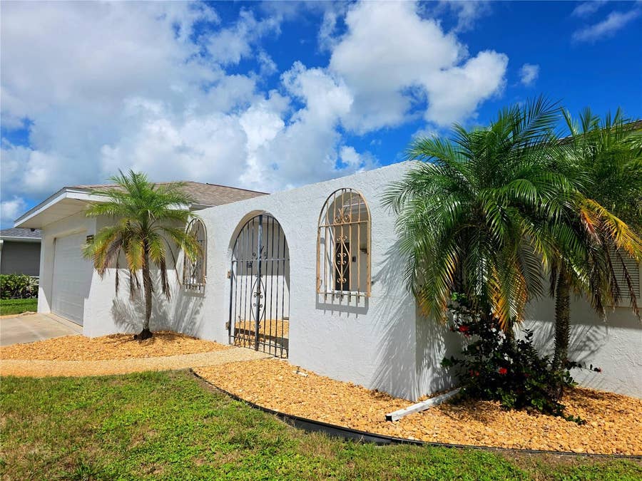 Property photo for 1379 CAMBRIDGE DRIVE, Venice, FL