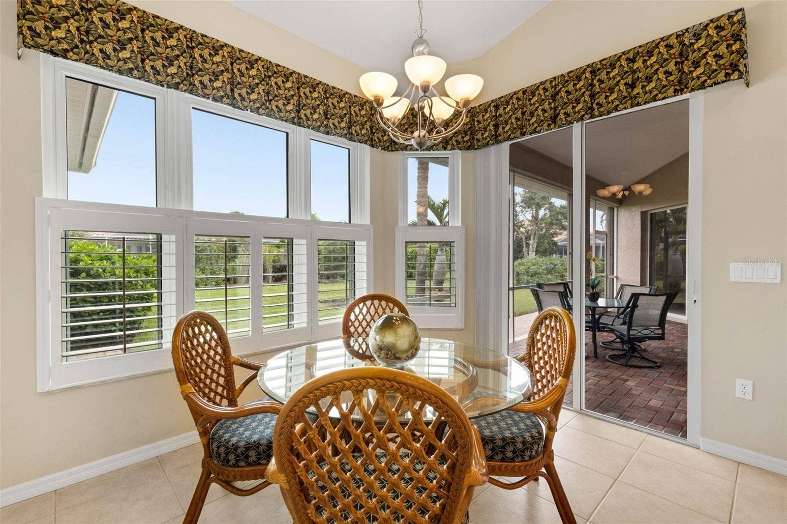 Kitchen nook has sliding doors to the screen lanai