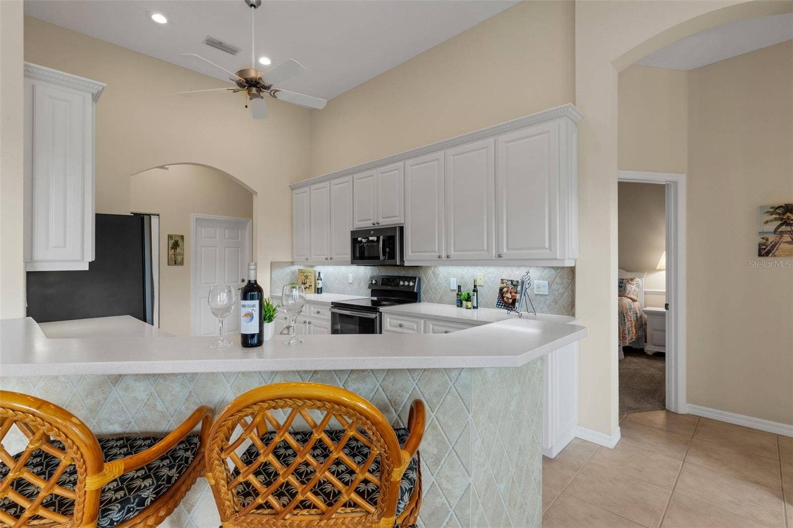 Spacious kitchen with breakfast bar and an eat in nook