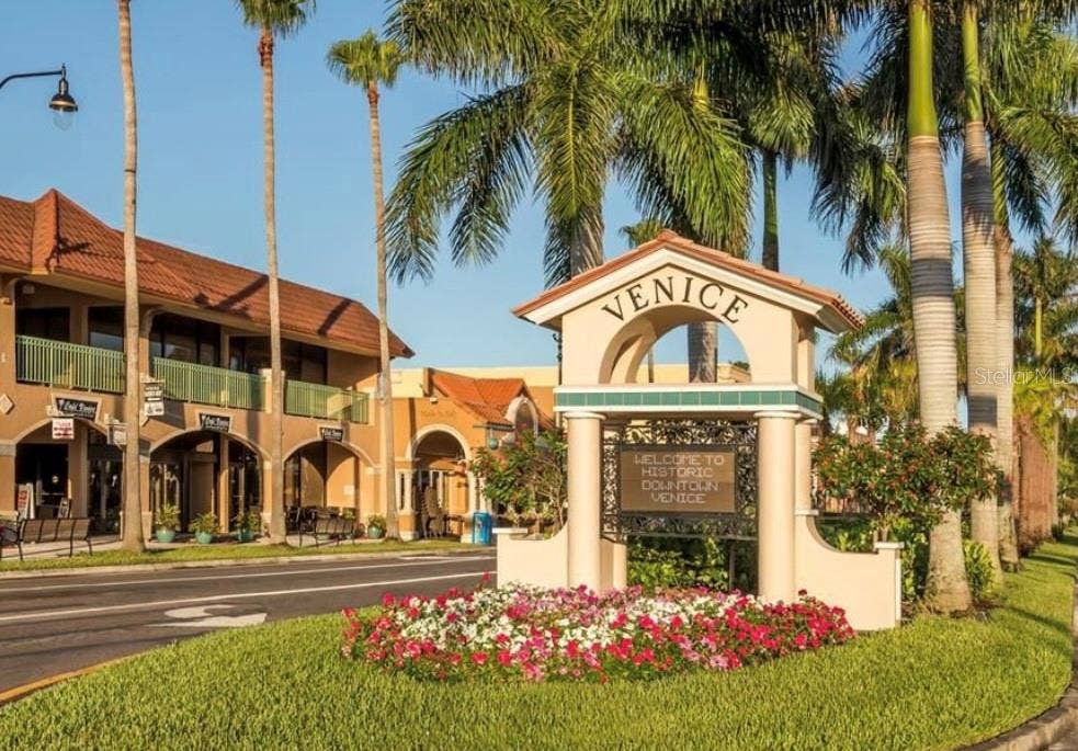 360 THREE LAKES LANE, #H, Venice, FL 34285 Just minutes away from downtown shops & restaurants