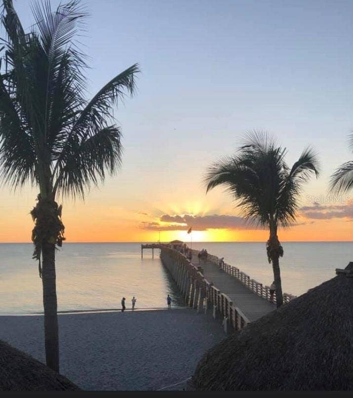 360 THREE LAKES LANE, #H, Venice, FL 34285 Everyday can be a sunset viewing day!