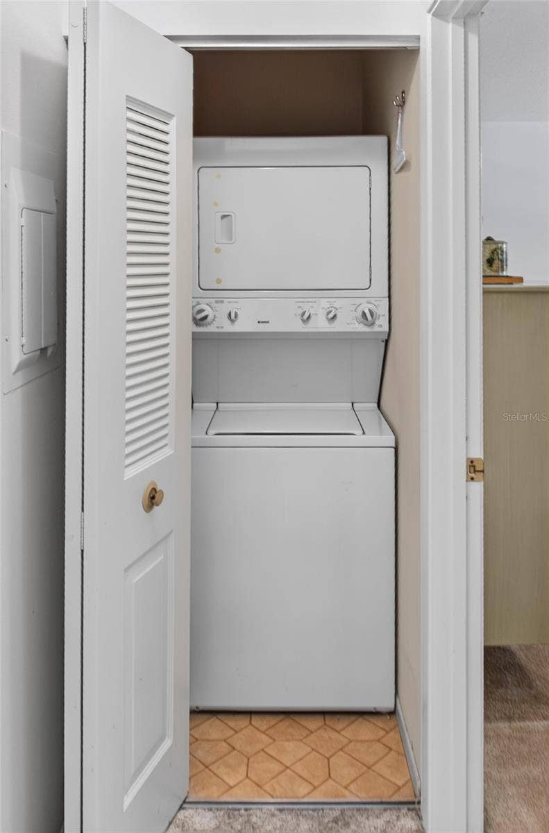 360 THREE LAKES LANE, #H, Venice, FL 34285 Indoor laundry!
