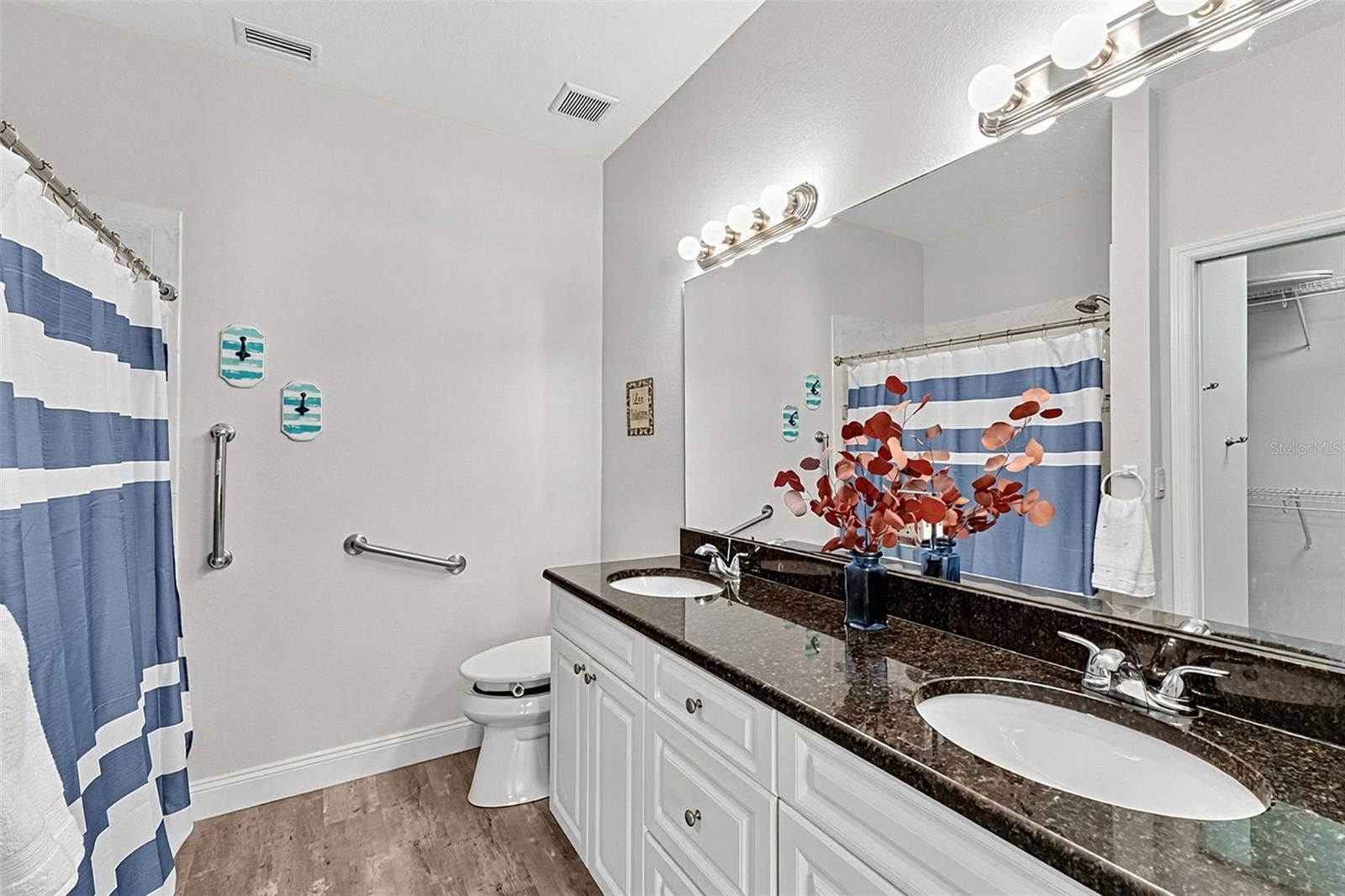 101 NATURES WAY, #1307, Rotonda West, FL 33947 Dual sinks, granite counter tops