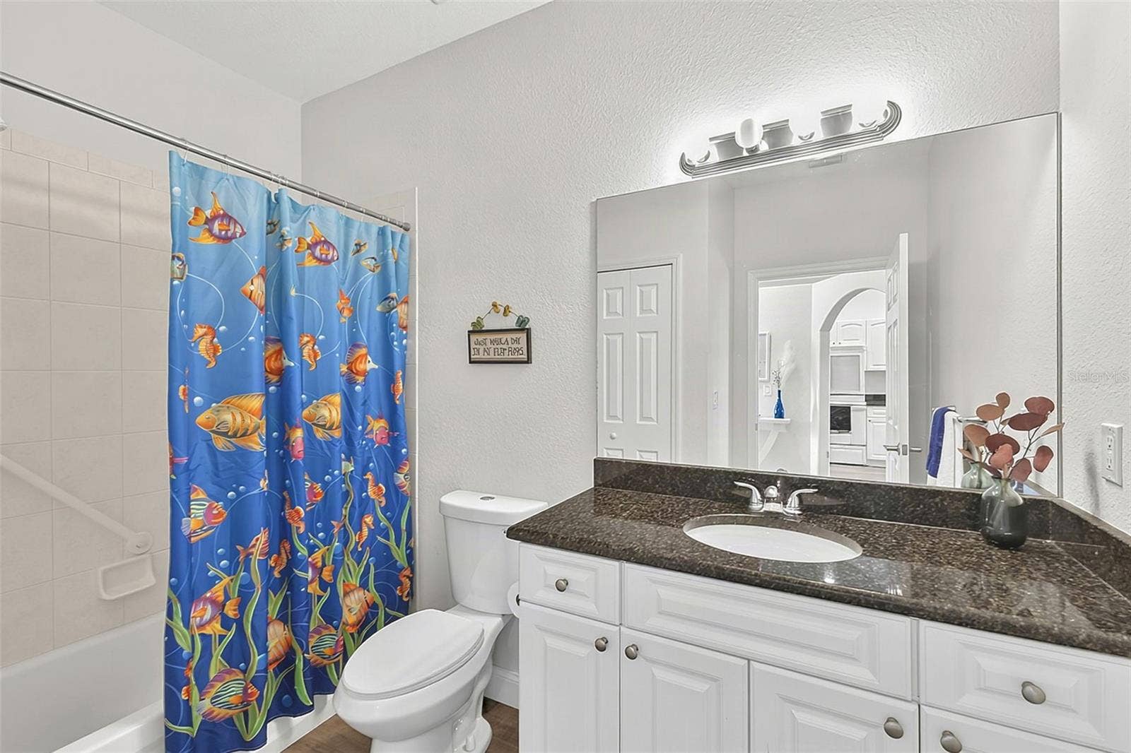 101 NATURES WAY, #1307, Rotonda West, FL 33947 Full bathroom off the hallway granite countertops