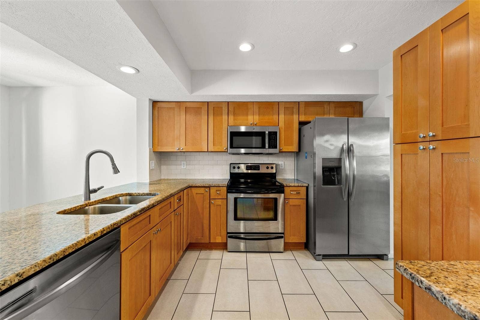 512 GLEN OAK ROAD, Venice, FL 34293 Stainless appliances