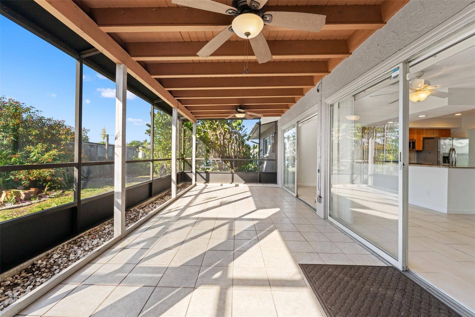 512 GLEN OAK ROAD, Venice, FL 34293 Two double sliders open to lanai