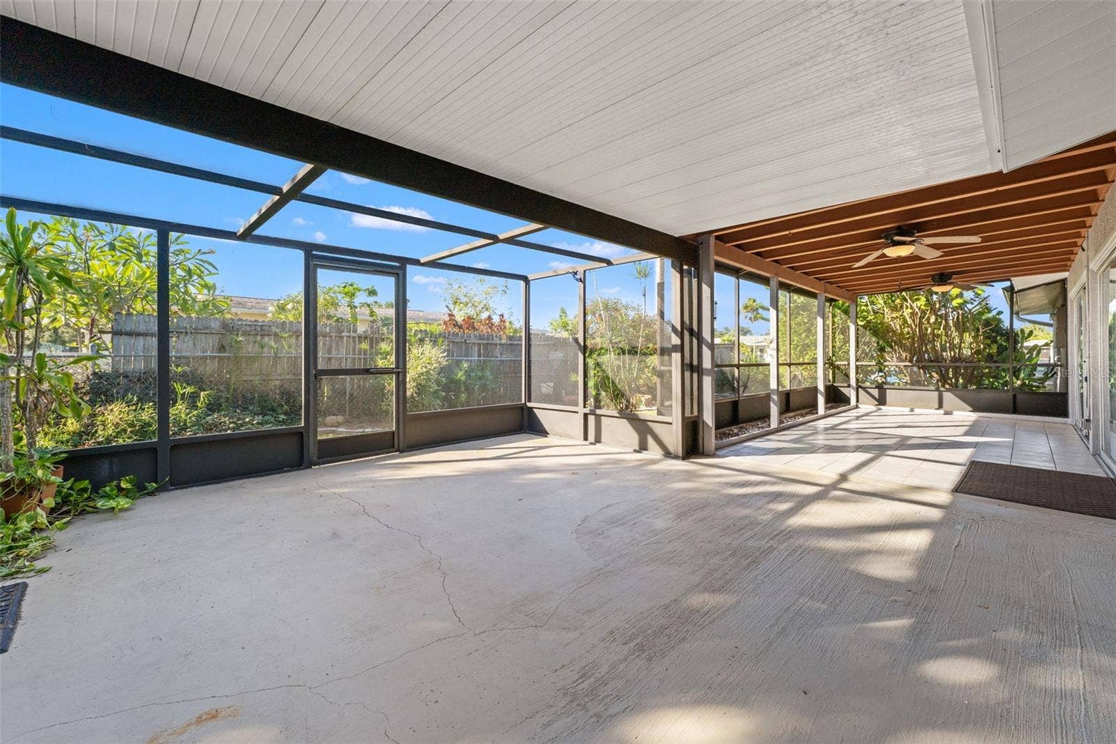 512 GLEN OAK ROAD, Venice, FL 34293 Lots of covered space, and privacy