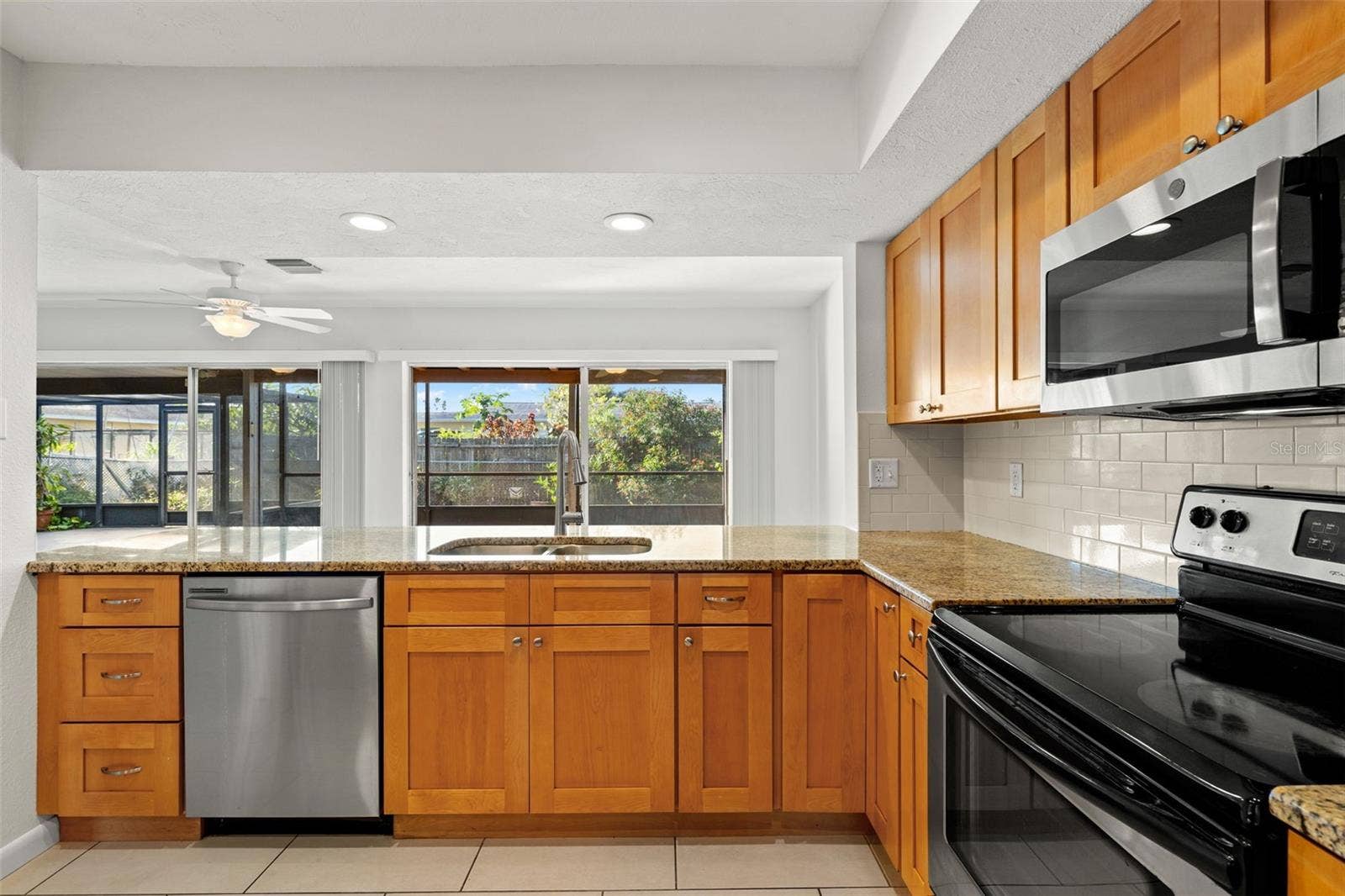 512 GLEN OAK ROAD, Venice, FL 34293 Updated kitchen with soft close cabinetry and recessed lighting