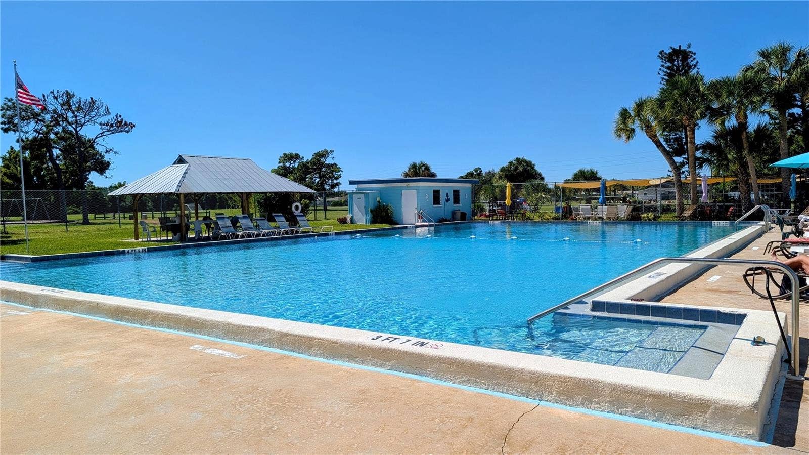 512 GLEN OAK ROAD, Venice, FL 34293 Venice Gardens pool (optional membership)