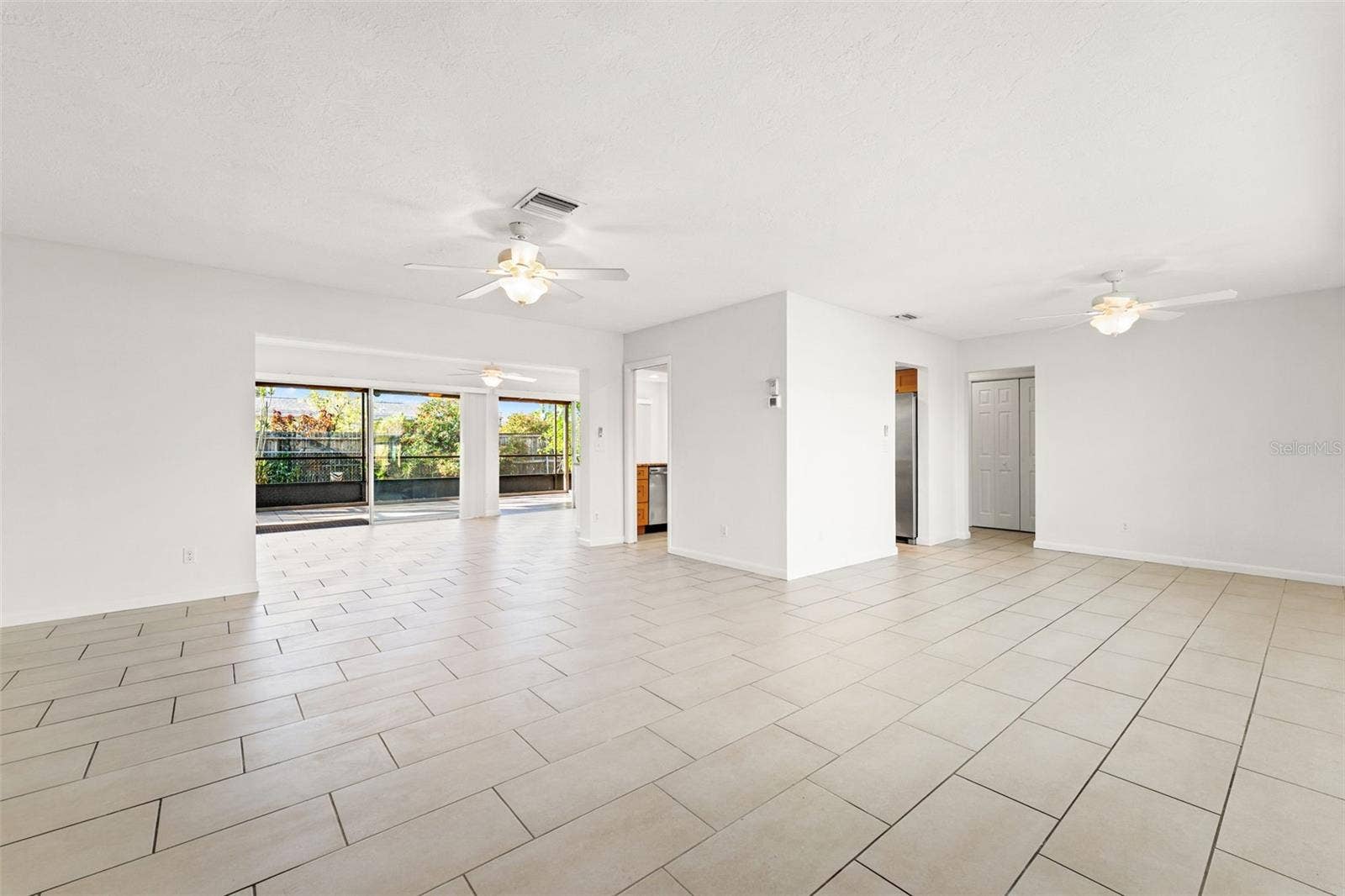 512 GLEN OAK ROAD, Venice, FL 34293 Main living space (living/dining with Florida room in back)