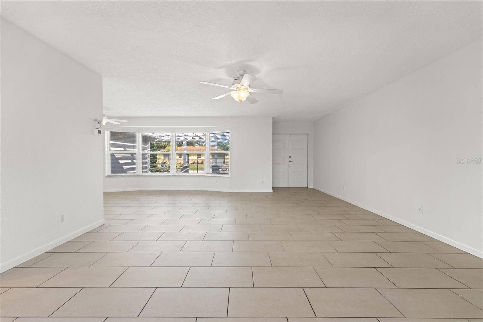 512 GLEN OAK ROAD, Venice, FL 34293 Main living area to front