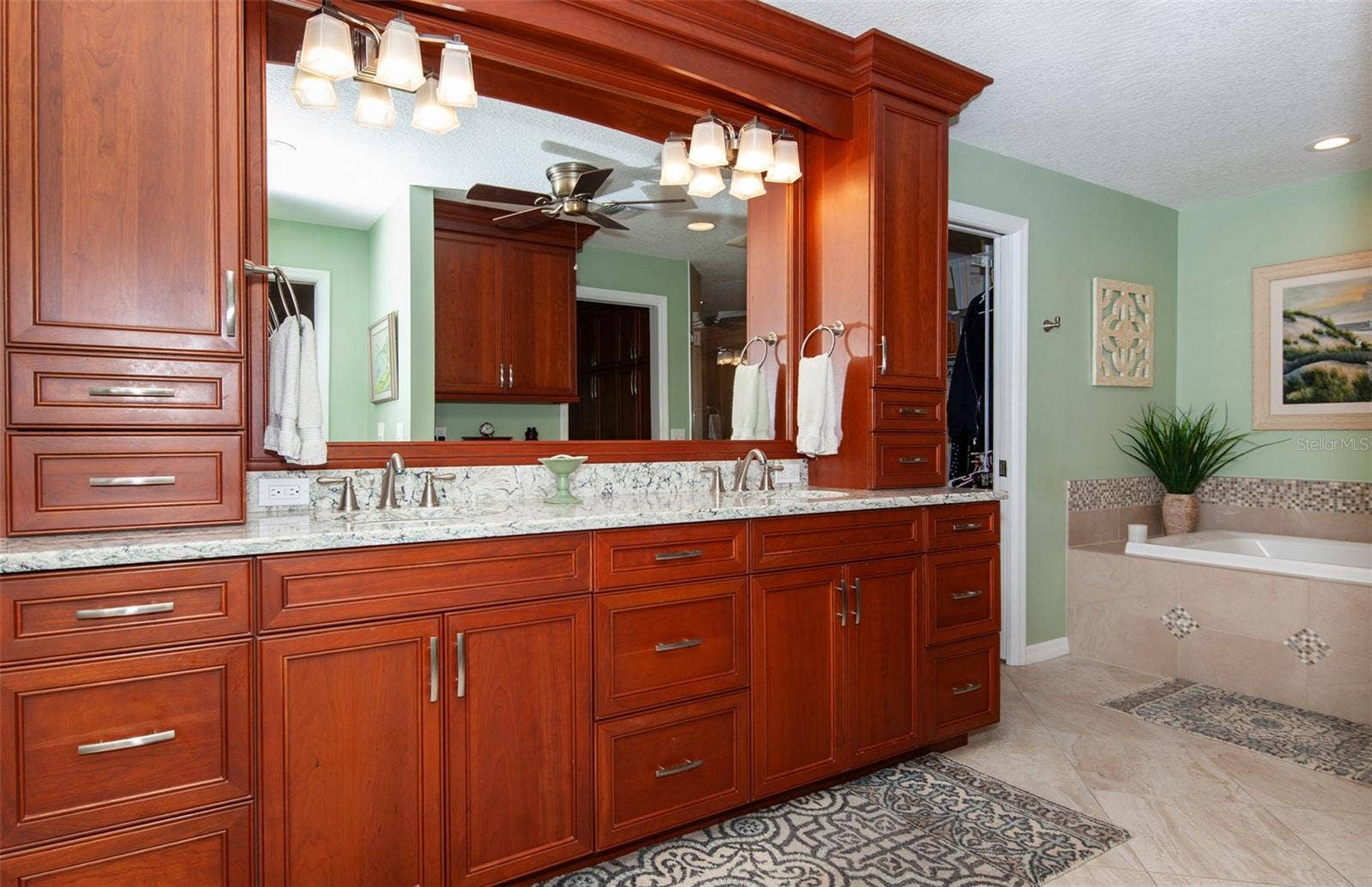 810 CARNOUSTIE DRIVE, Venice, FL 34293 Primary bathroom