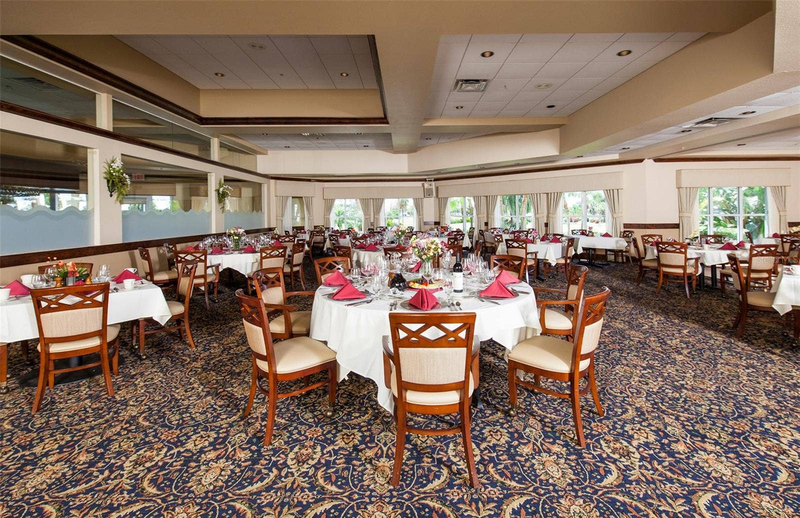 810 CARNOUSTIE DRIVE, Venice, FL 34293 Dining in the country club