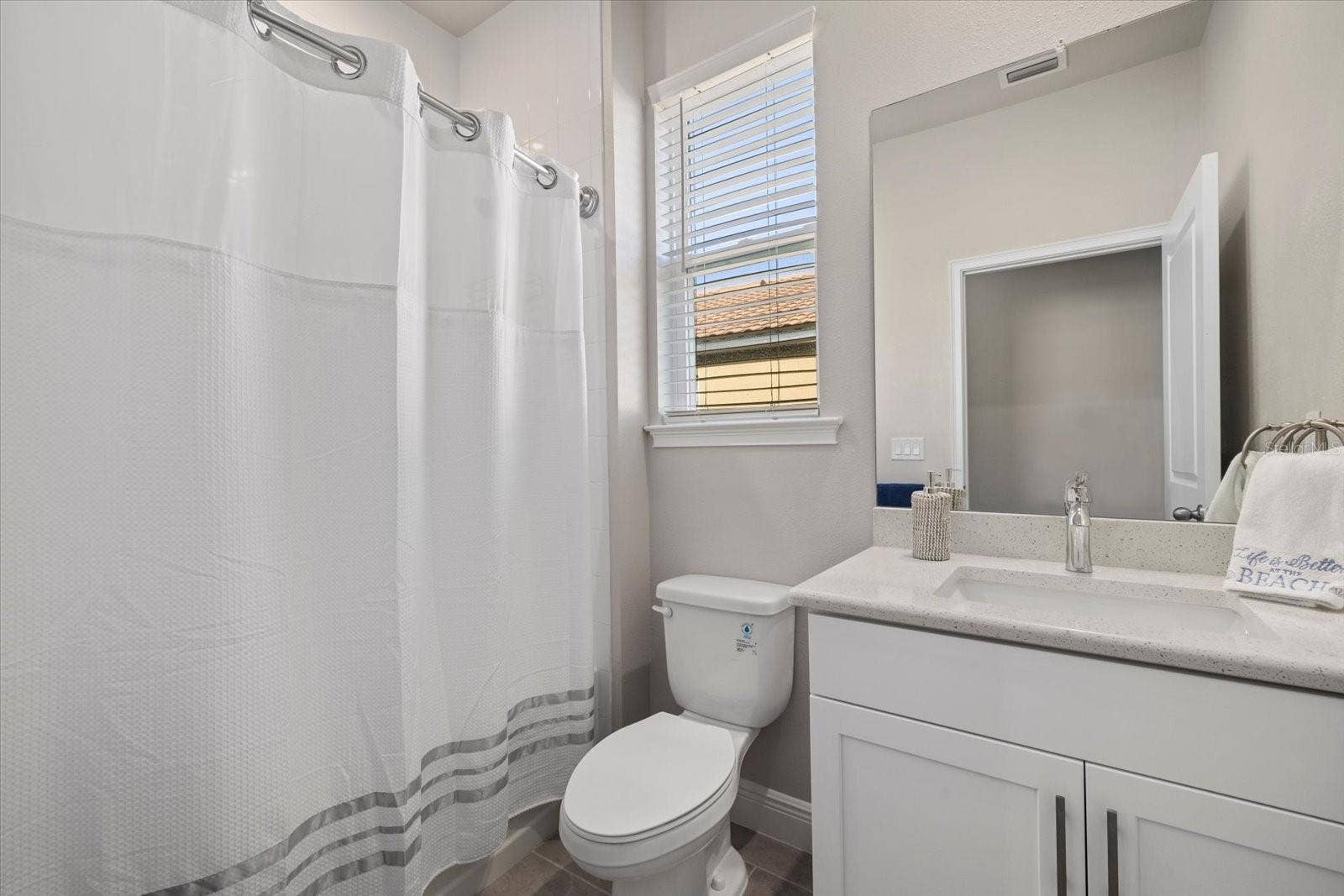 11925 BOHEMIAN PLACE, Venice, FL 34293 Guest Bathroom