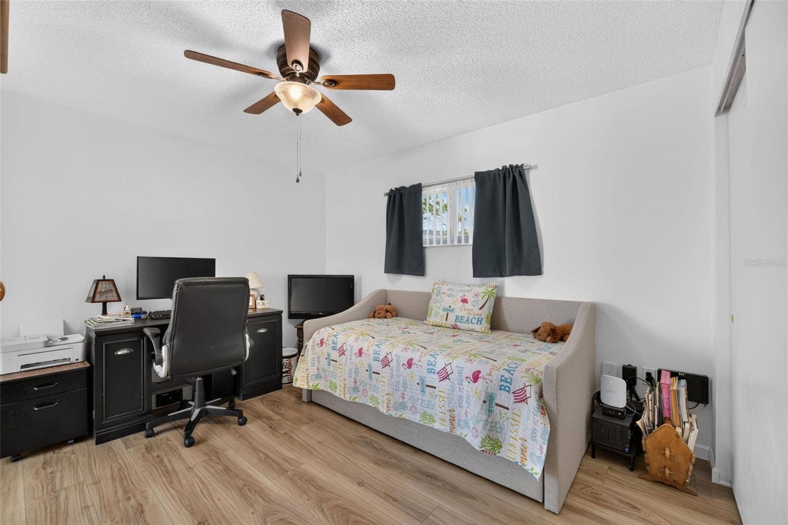 82 CIRCLEWOOD DRIVE, #A3-4, Venice, FL 34293 Guest bedroom