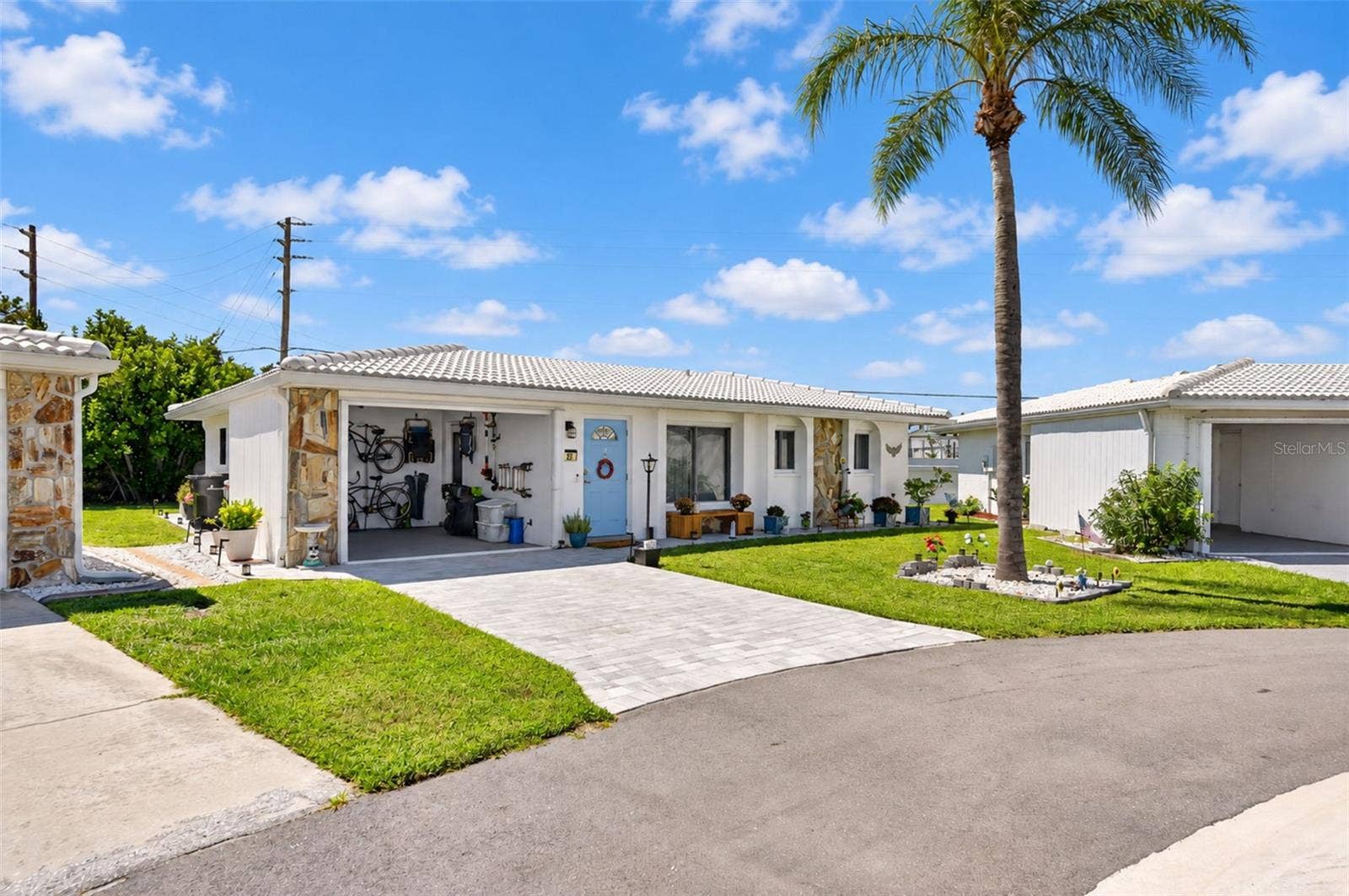 82 CIRCLEWOOD DRIVE, #A3-4, Venice, FL 34293 View of home from street