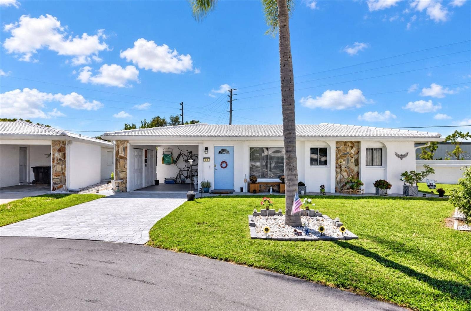 82 CIRCLEWOOD DRIVE, #A3-4, Venice, FL 34293 Exterior of home from street