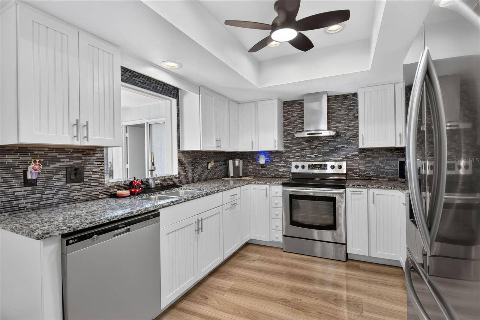 82 CIRCLEWOOD DRIVE, #A3-4, Venice, FL 34293 Upgraded kitchen with granite countertops