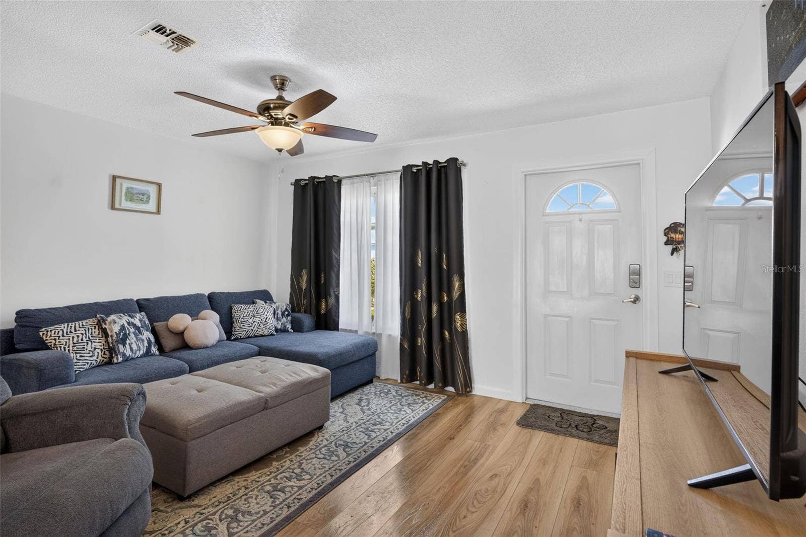 82 CIRCLEWOOD DRIVE, #A3-4, Venice, FL 34293 Living room showing entryway of front door
