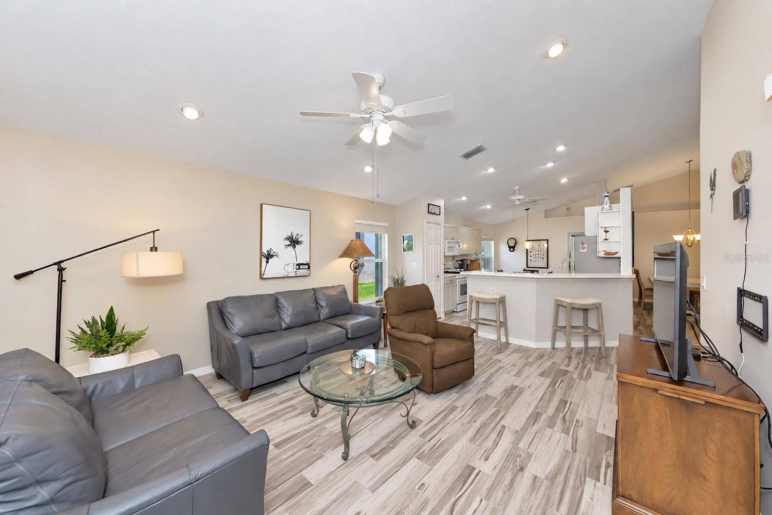 5113 FLAGSTONE DRIVE, Sarasota, FL 34238 Family room open to kitchen and kitchen cafe.