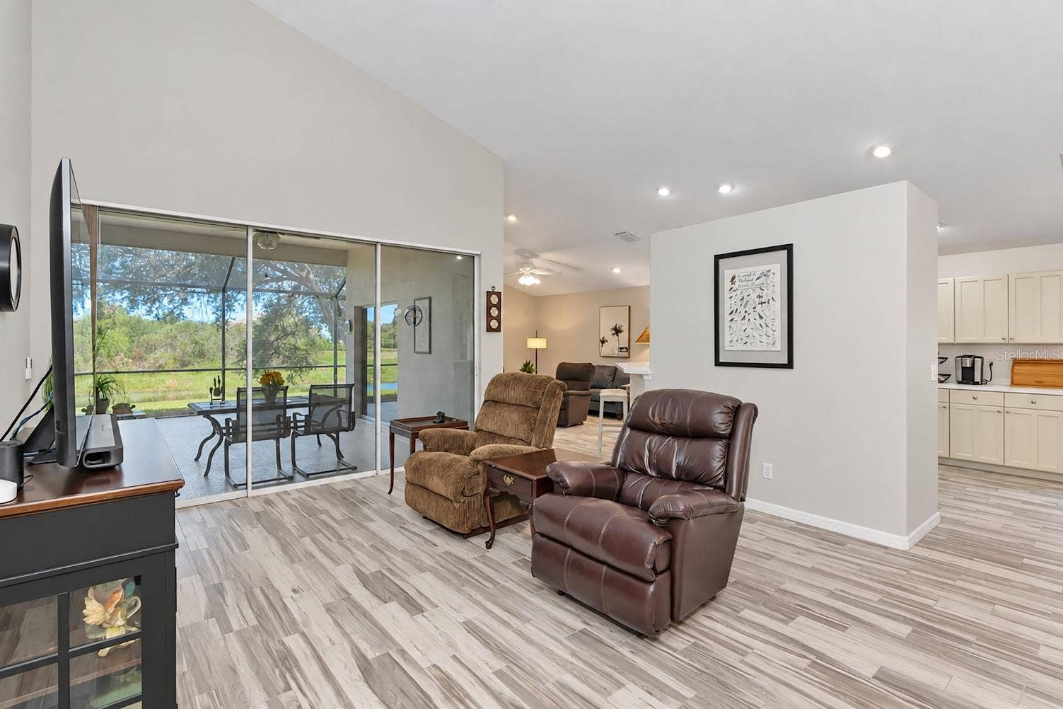 5113 FLAGSTONE DRIVE, Sarasota, FL 34238 Vaulted 13' ceiling.