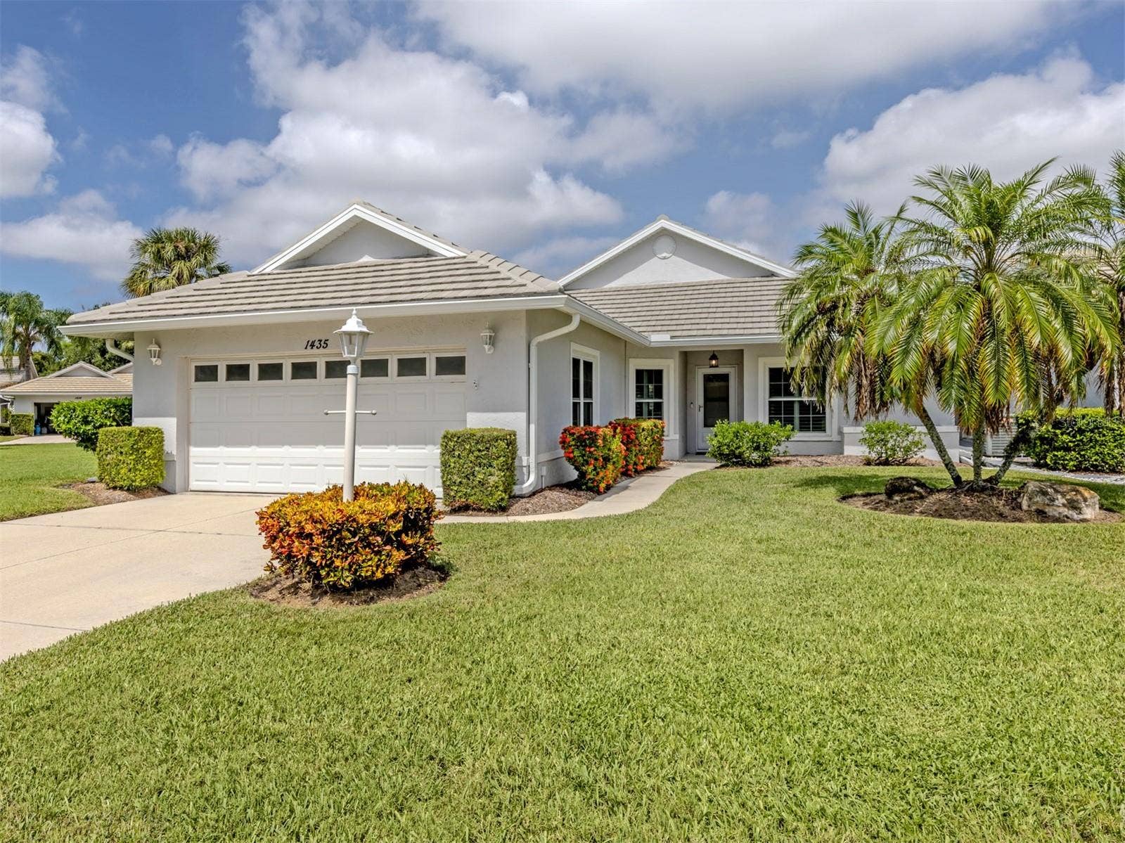 1435 COLONY PLACE, Venice, FL 34292 Perfectly situated on a corner lot!