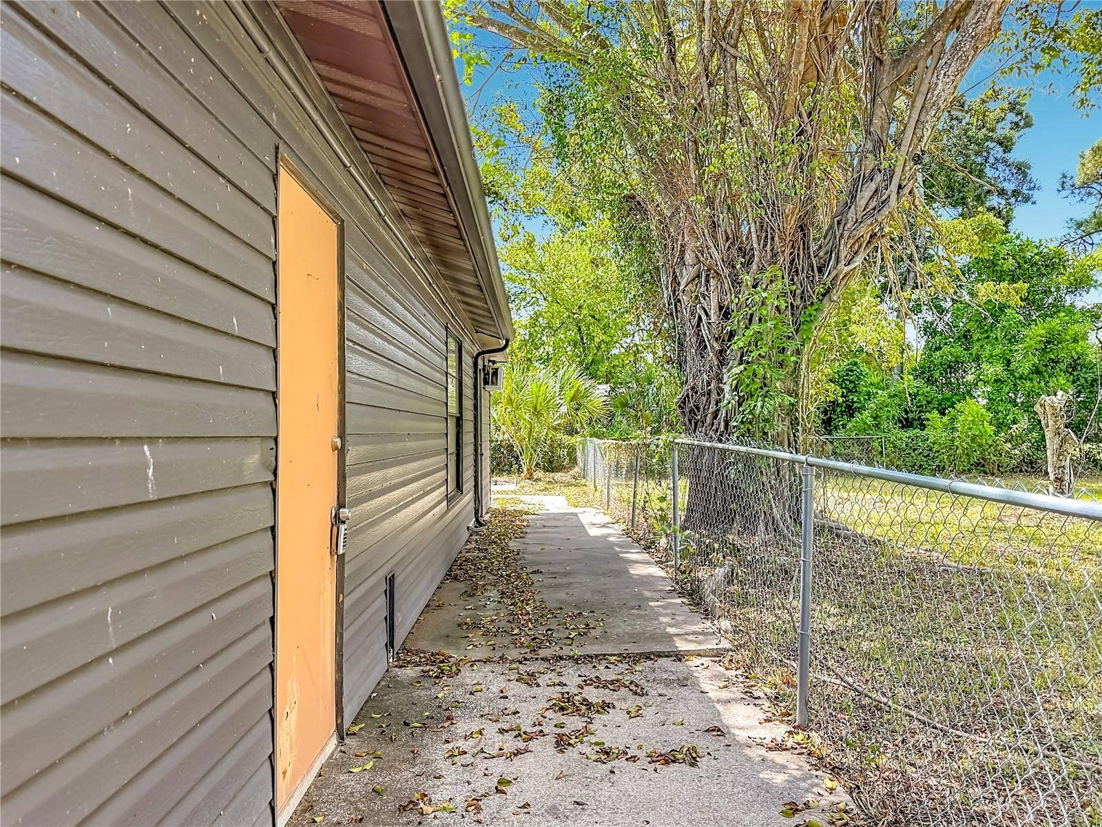 804 66TH AVENUE W, Bradenton, FL 34207