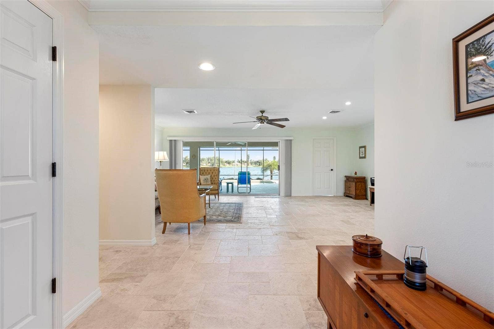 Entry/Living Room