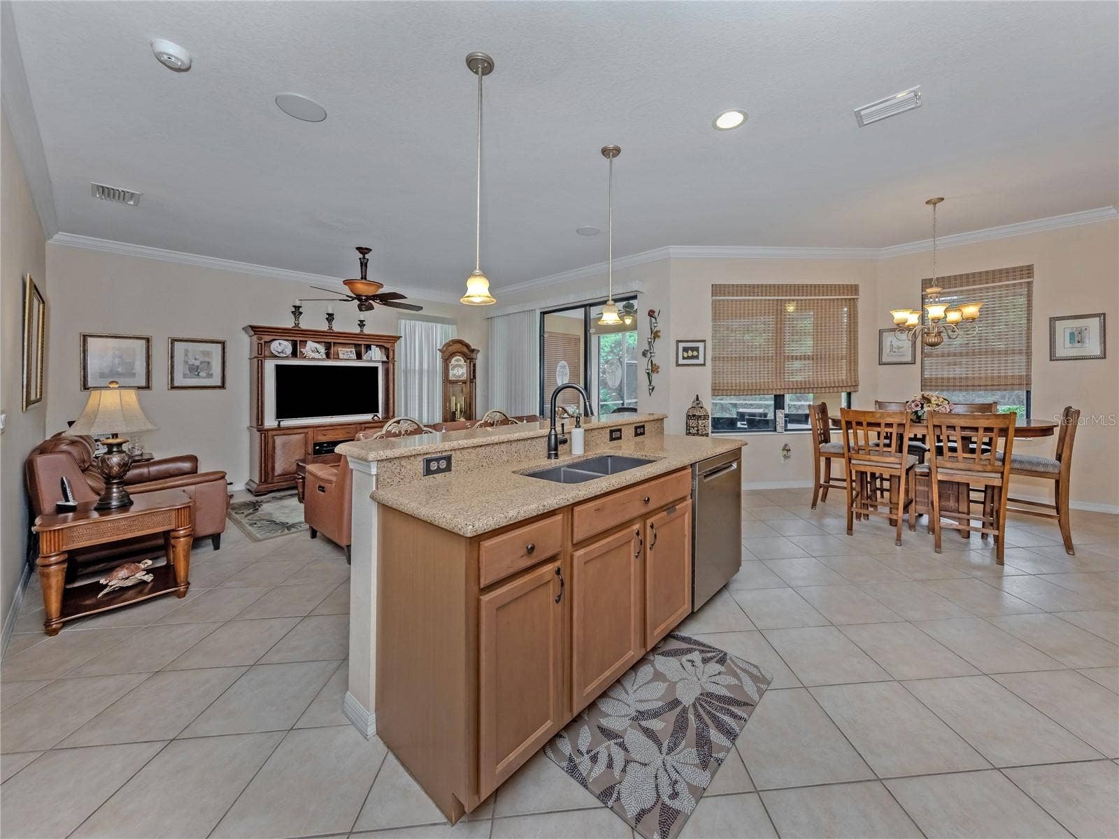 20684 CAPELLO DRIVE, Venice, FL 34292 Kitchen with Granite Counter tops, dual sinks, looking over the family room, great room for entertaining