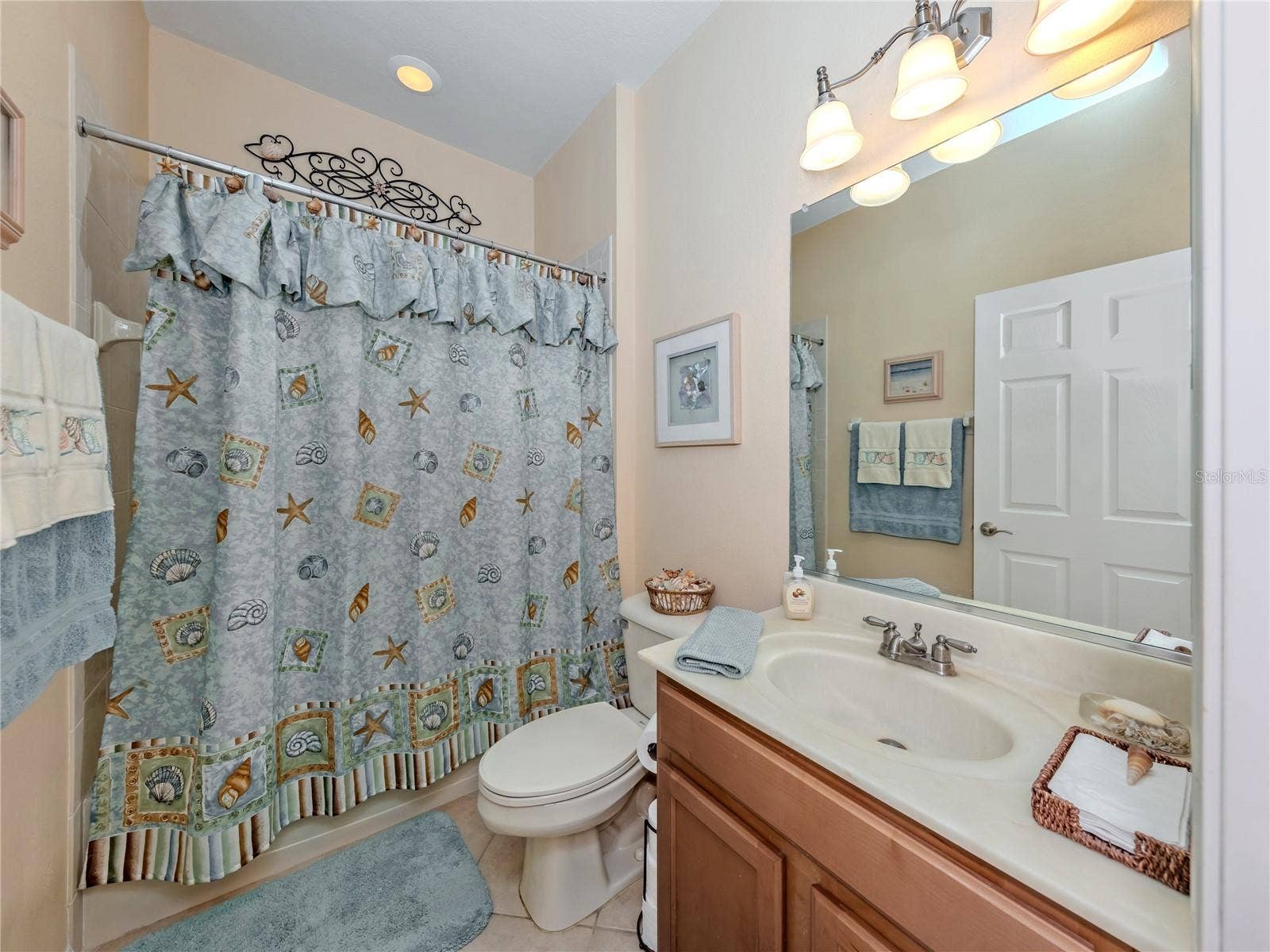 20684 CAPELLO DRIVE, Venice, FL 34292 Guest Bath with Tub