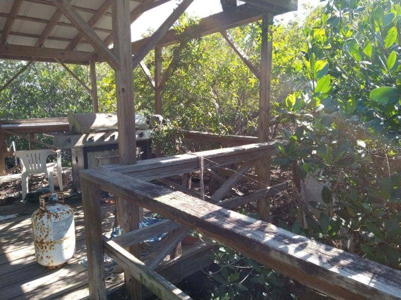 8475 MANASOTA KEY ROAD, Englewood, FL 34223 Island Hut