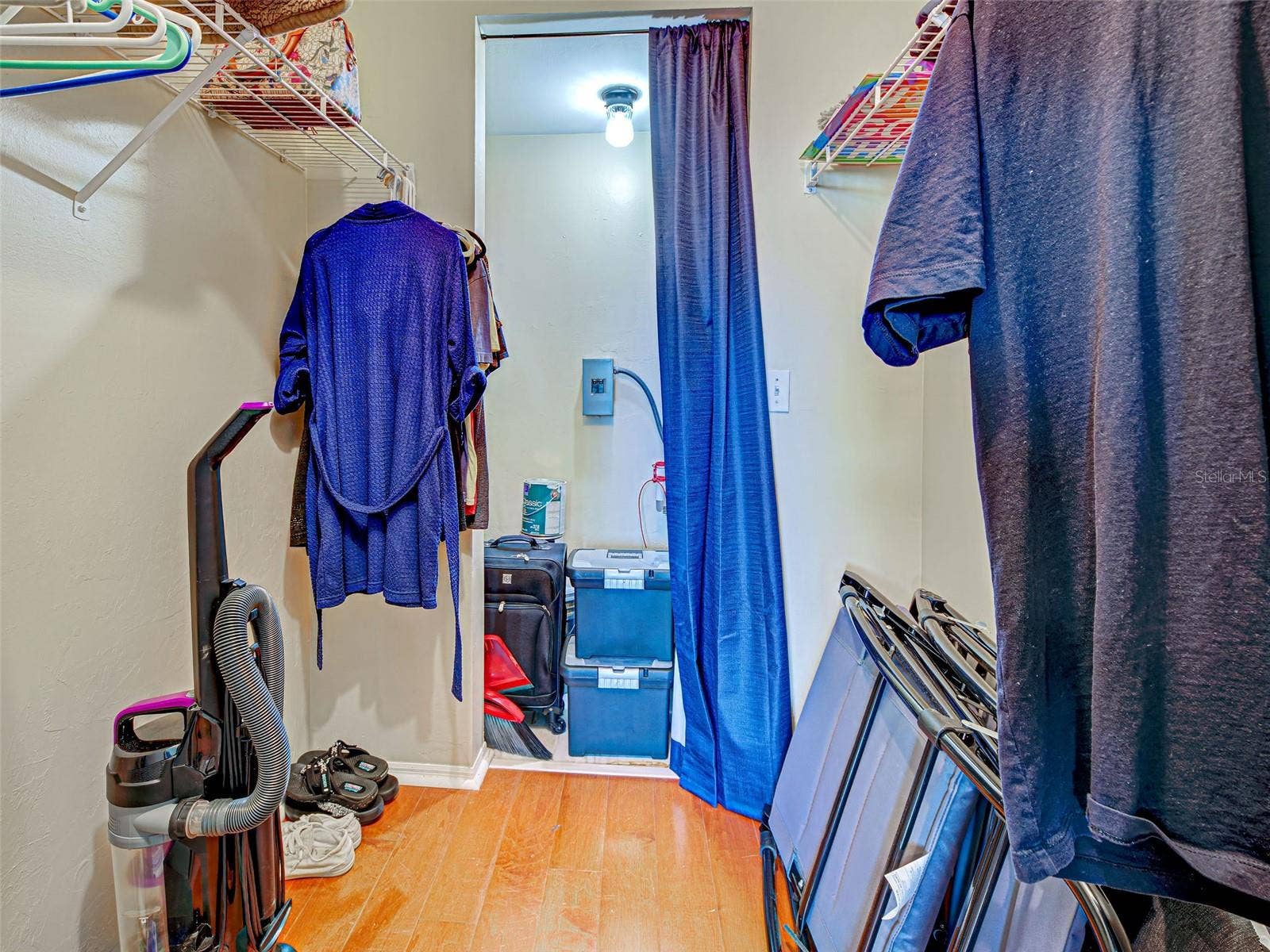 Walk in closet/ storage