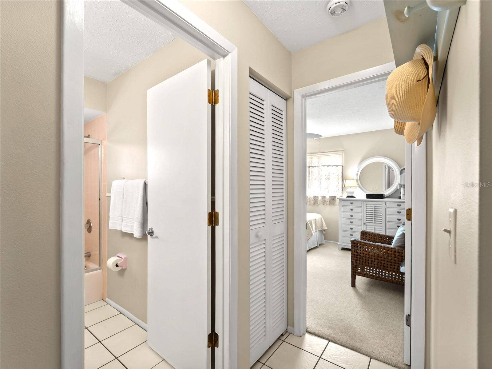 1477 HUDSON ROAD, Venice, FL 34293 Hall to second bedroom & guest bath