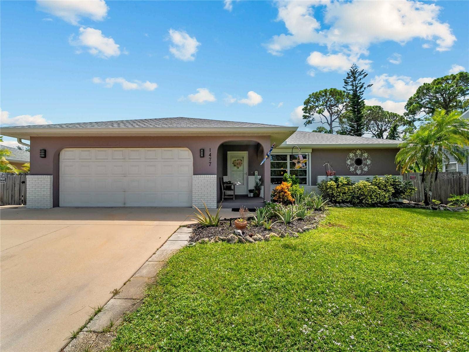 1477 HUDSON ROAD, Venice, FL 34293 Great curb appeal