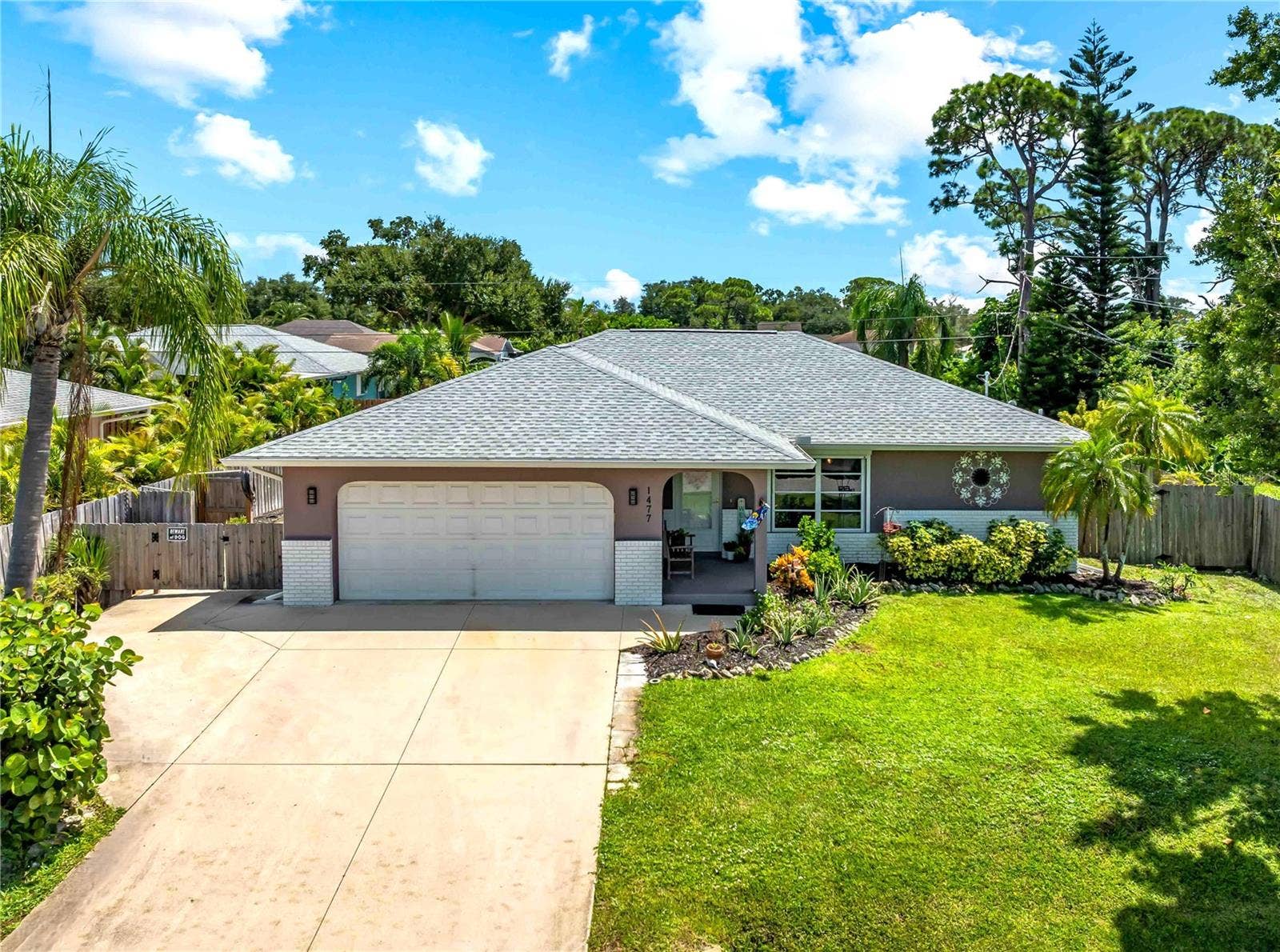 1477 HUDSON ROAD, Venice, FL 34293 Fully fenced side and back yard