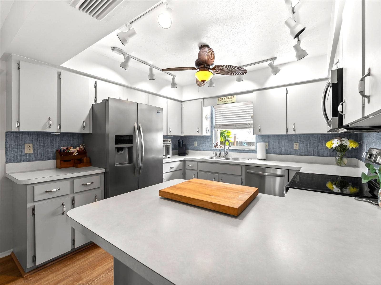 1477 HUDSON ROAD, Venice, FL 34293 Plenty of counter space