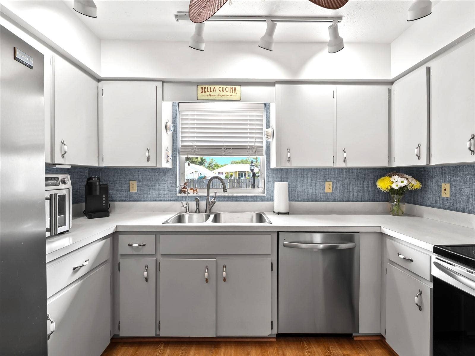 1477 HUDSON ROAD, Venice, FL 34293 Frigidaire appliances