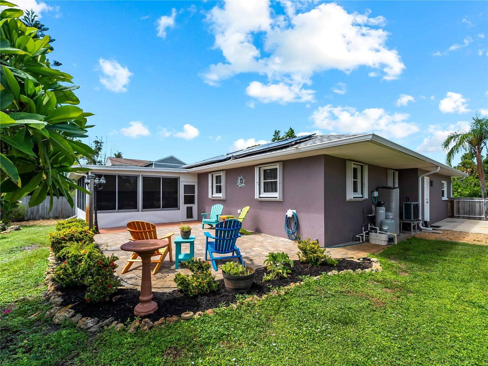 1477 HUDSON ROAD, Venice, FL 34293 Tastefully landscaped