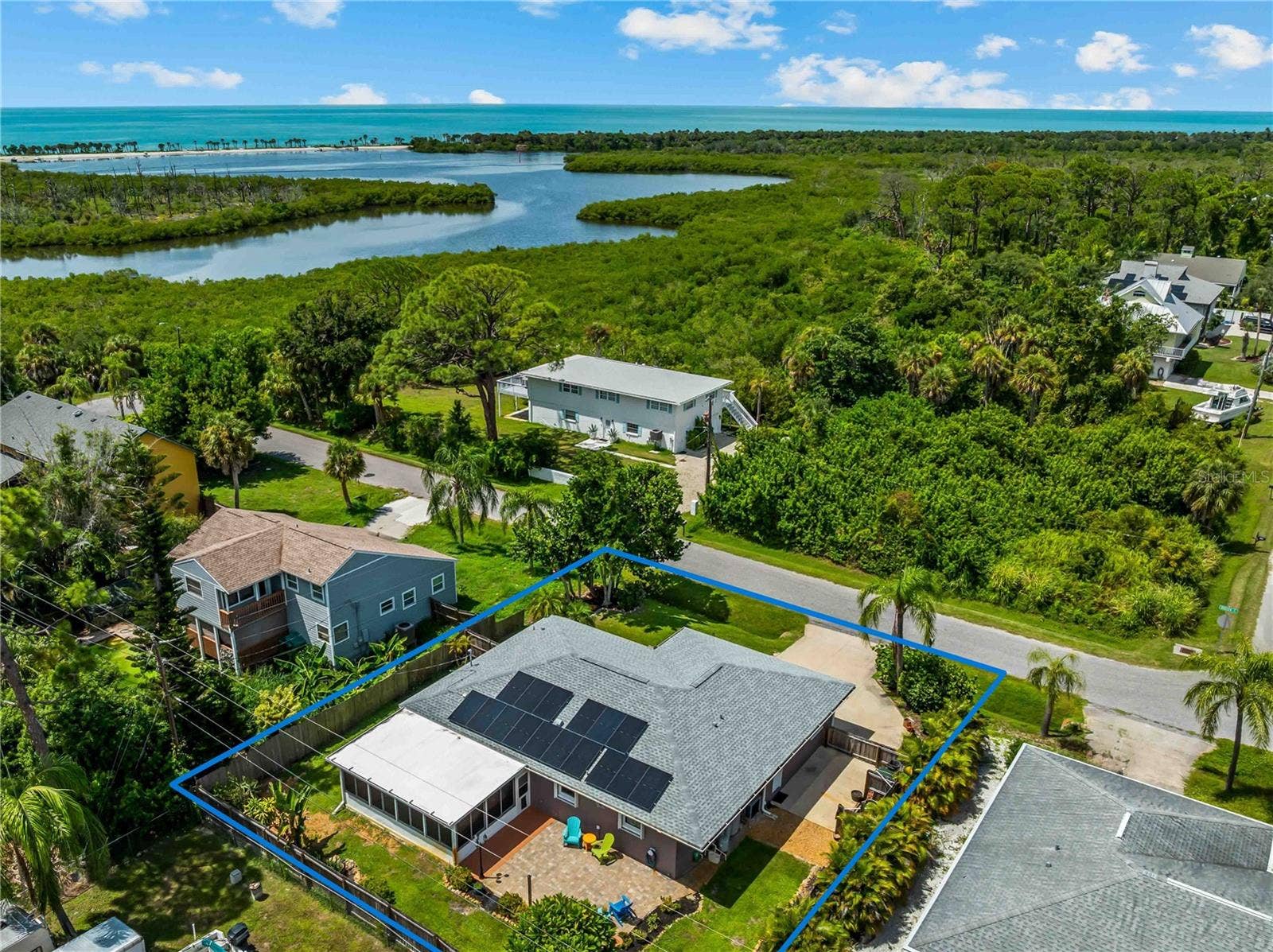 1477 HUDSON ROAD, Venice, FL 34293 6 doors to Kayak Launch, 8 doors to S. Venice Yacht Club