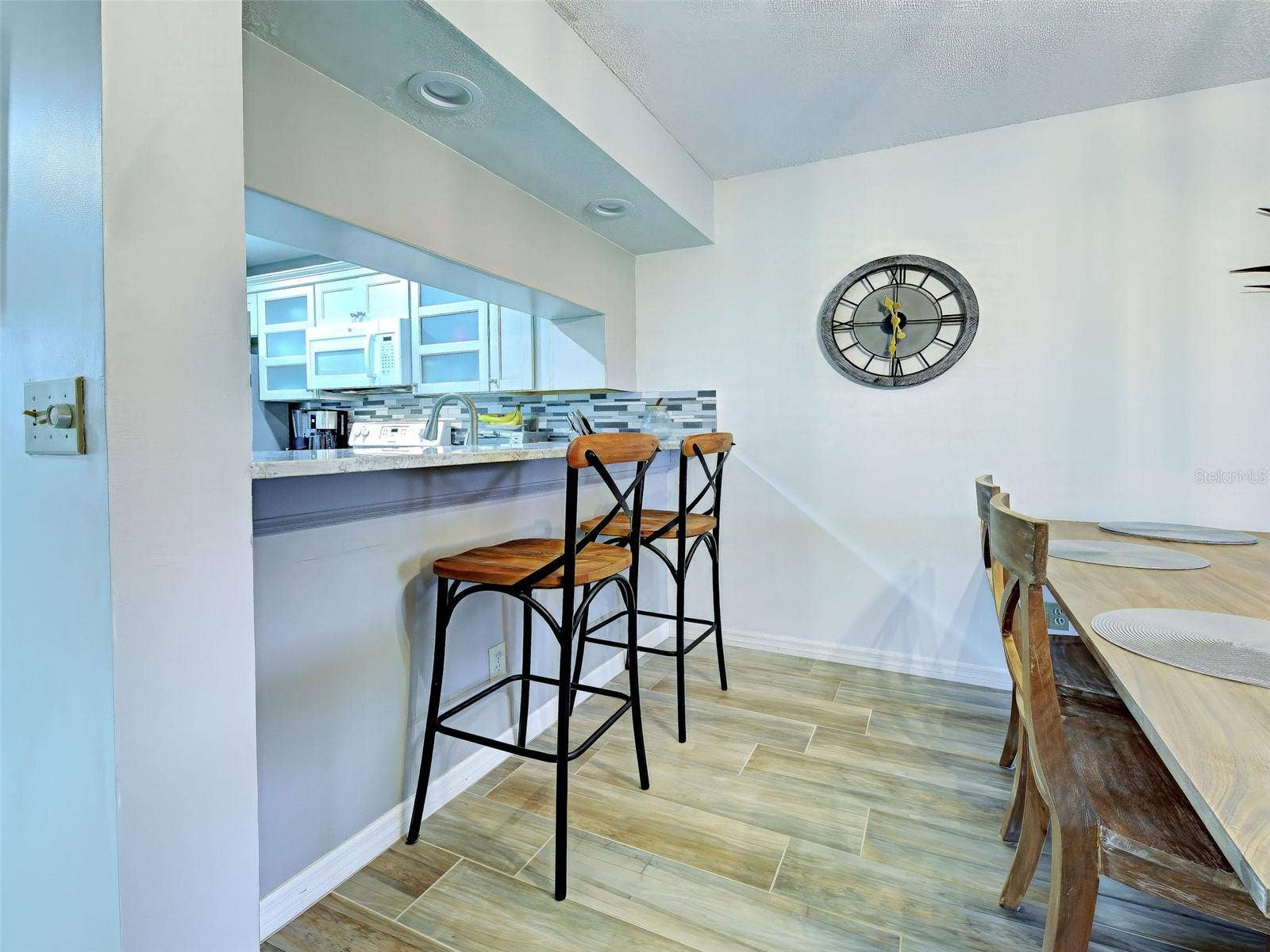 Breakfast bar